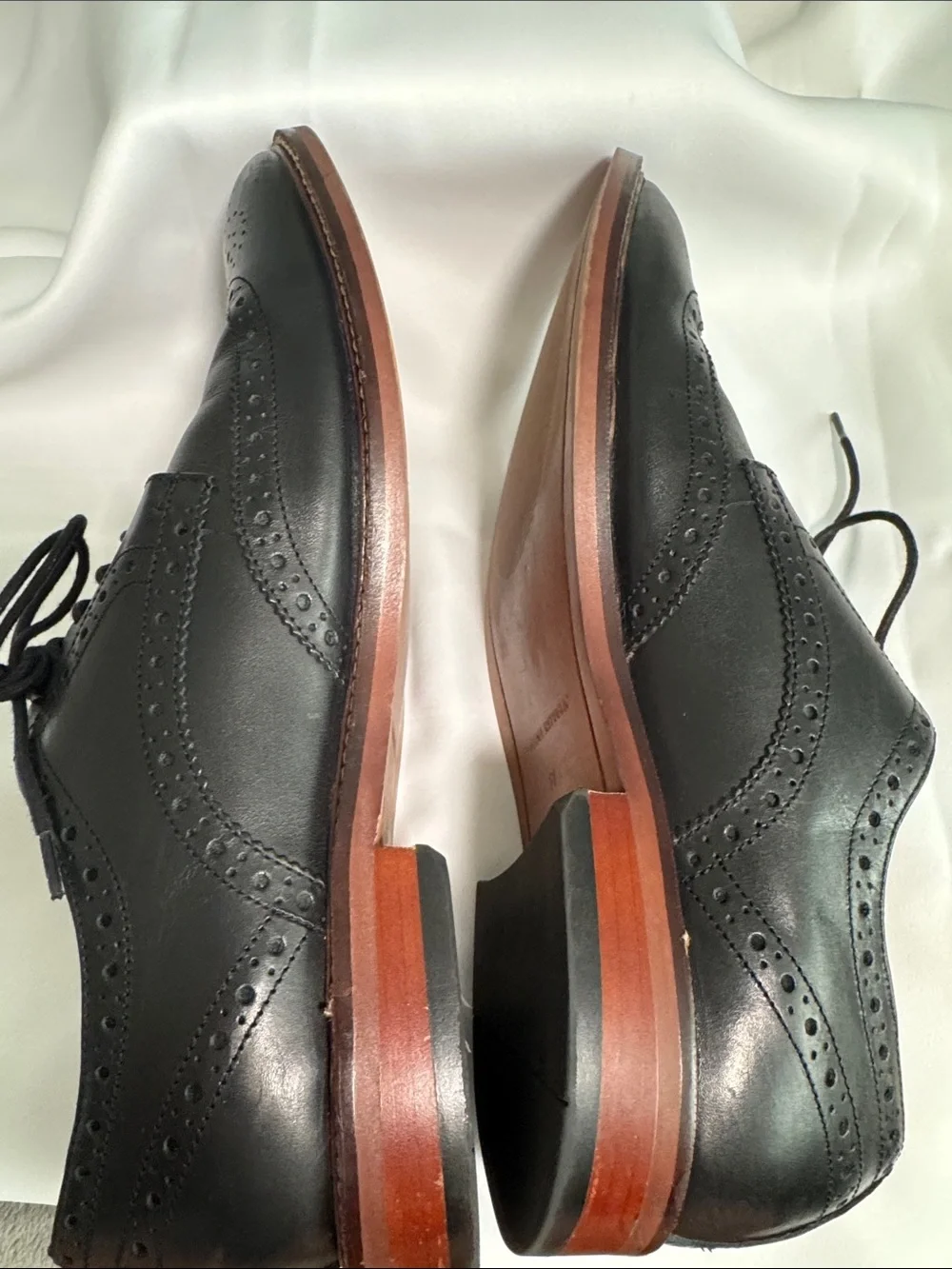 Banana Republic Black Italian Leather ortholite Wingtip Oxfords Brown Sole Sz 11